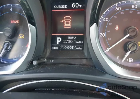 2015 Toyota Corolla S Plus z USA, uszkodzony, nr VIN 5YFBURHE1FP232753